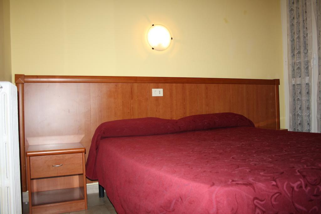 Hotel Eurorooms Róma Kültér fotó
